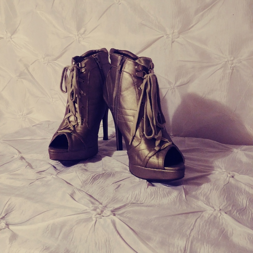 Bronze peek a boo booties